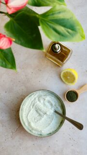 Un aperitivo ligero, cremoso y lleno de sabor que se prepara en solo 5 minutos 🥣✨ 
 
𝐈𝐧𝐠𝐫𝐞𝐝𝐢𝐞𝐧𝐭𝐞𝐬 (todo en @gadis.supermercados): 
 200 g de queso cottage 1 cucharada de AOVE Zumo de ½ limón Eneldo y sal al gusto 
 
𝐏𝐫𝐞𝐩𝐚𝐫𝐚𝐜𝐢ó𝐧 
 Tritura el queso cottage con el aceite, el limón y el eneldo hasta obtener una crema suave. 
Ajusta de sal… ¡y listo!  
 
Buon appetito 💛 
 
 
 
#quesocottage #dip #aperitivo #recetafacil #recetasaludable #hechoencasa #recetarapida #ideasparapicar #galicia #coruña *Publi / AD