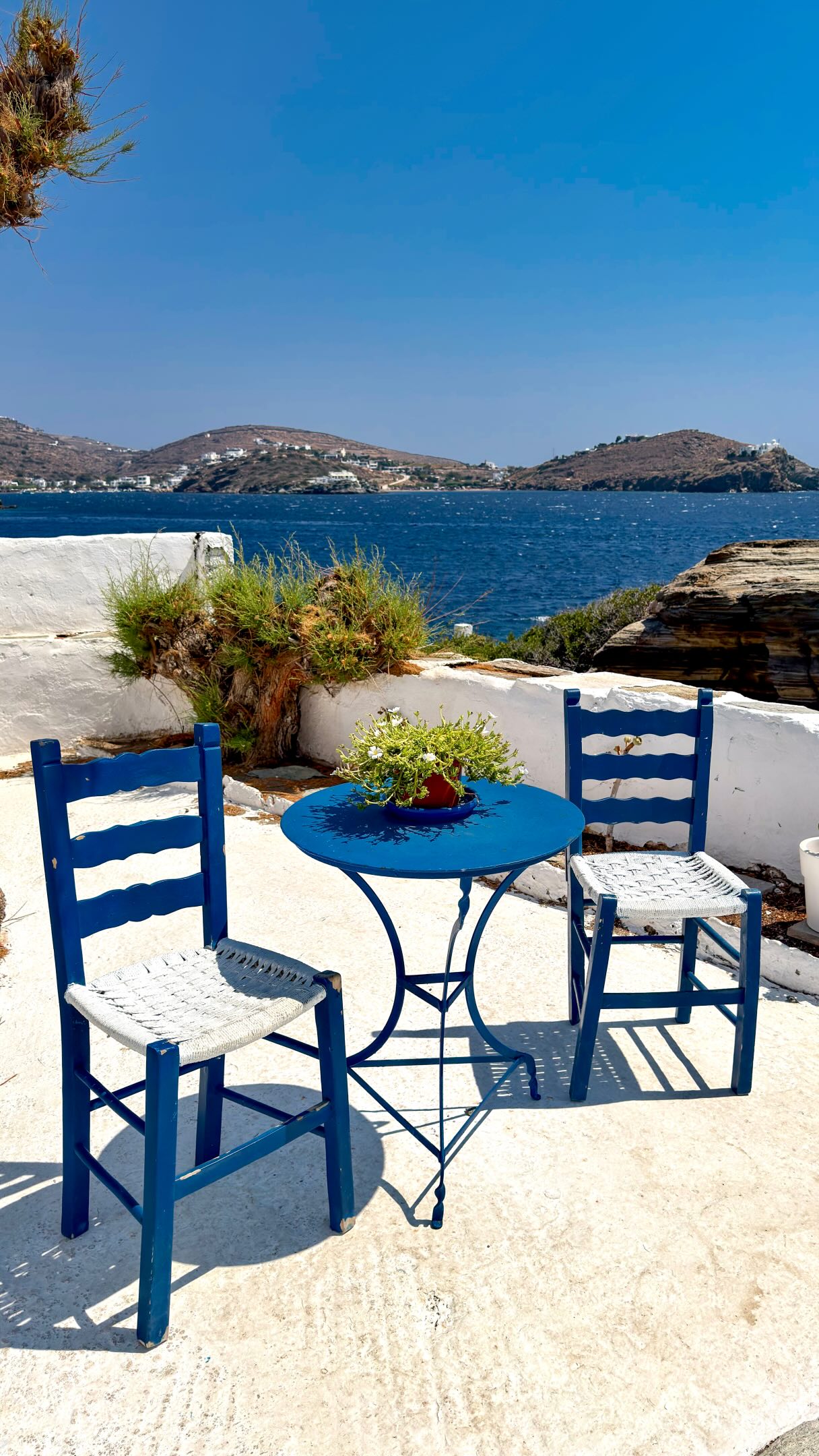 Cinco semanas en Grecia y una cosa menos de la que preocuparme 🇬🇷📱 
 
Para un viaje así, tener internet desde que aterrizo y olvidarme de buscar wifi o controlar los datos me resulta comodísimo. 
 
Con mi código CARLOTAFARIÑA tenéis un 5% de descuento en Holafly (enlace directo en la bio)  
🔗 https://holafly.sjv.io/JkKzWQ 
 
 
*𝘙𝘦𝘨𝘢𝘭𝘰