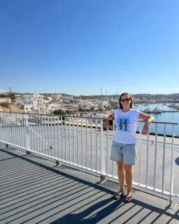 Moverse entre las islas con @seajets_gr es nuestra opción favorita para hacer escapadas a los destinos vecinos. Desde Sifnos hemos ido ya a Serifos, Milos, Kímolos y hoy, por ejemplo, nos vamos a Amorgós. 
 
La velocidad que tienen te permite plantar la toalla en otra isla en un abrir y cerrar de ojos, sin perder medio día en el trayecto. 
 
Mención especial a lo cómodo que es el viaje por dentro cuando necesitas un rato de tranquilidad, tomarte un buen frappé o picar algo en el bar para cargar pilas antes de lanzarte a explorar ☺️
 
*Publi