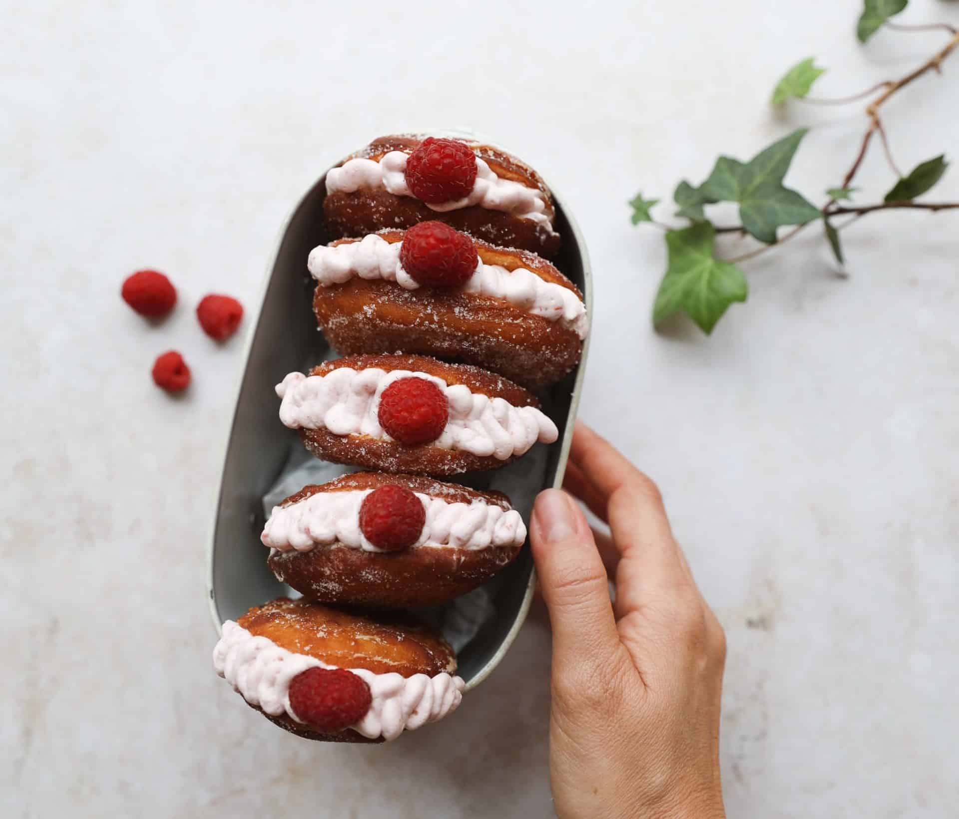 Donuts con crema de frambuesas
