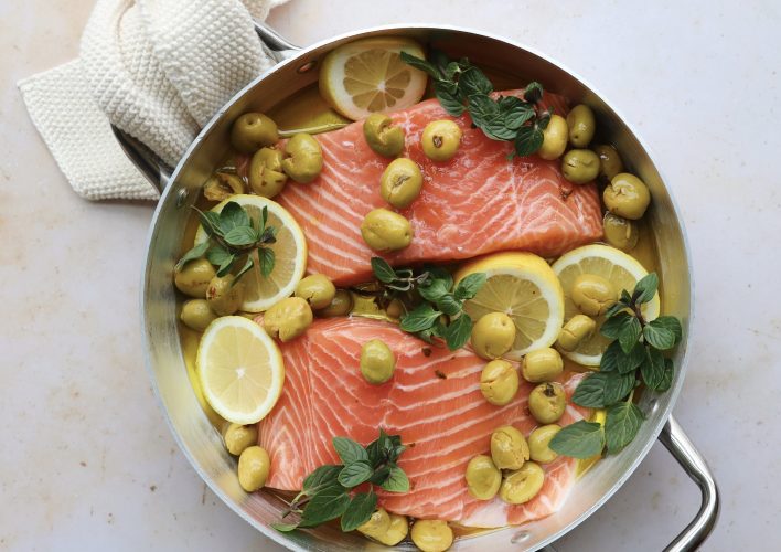 Salmón al horno con limón y aceitunas machaca moya