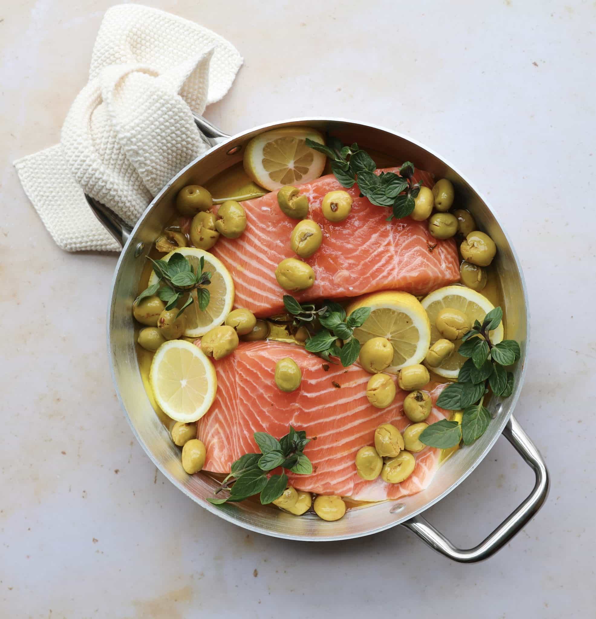 Salmón al horno con limón y aceitunas machaca moya
