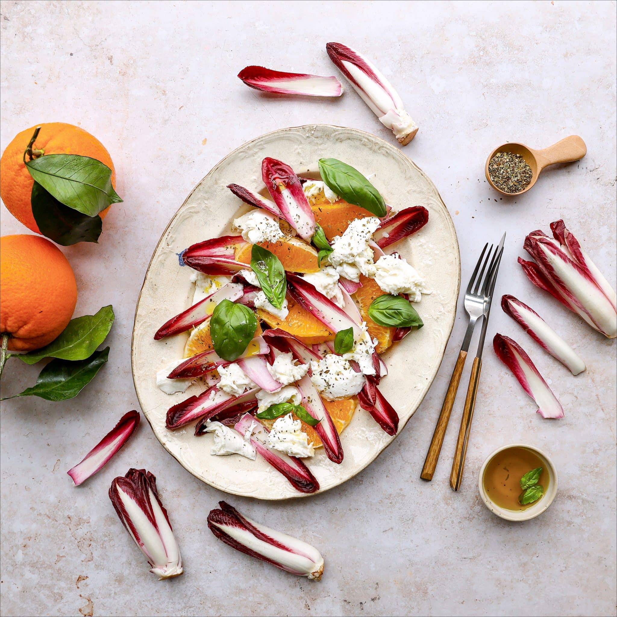 Ensalada de naranja, endivia roja y mozzarella