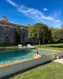 Fin de semana de desconexión en @terrarosacountryhouse 
El hotel está en mitad de 70 hectáreas de viñedos y el sitio es  una maravilla en todos los aspectos. 
Un acierto total para pasar unos días tranquilos en Ponte de Lima 👌🏻