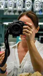 Hace unos días estuve grabando en @flor.deazucar49, un nuevo local en Coruña, situado en el barrio de Matogrande. 

Allí, Cindy me mostró uno de los platos navideños más emblemáticos de su país, Venezuela: una receta cargada de tradición y memoria familiar.   
Se lo podéis encargar estas fiestas.    
   
📍Calle Juan Díaz Porlier, 9    
 
#coruña 
#hosteleriacoruña 
#pandejamon 
*Publi / AD