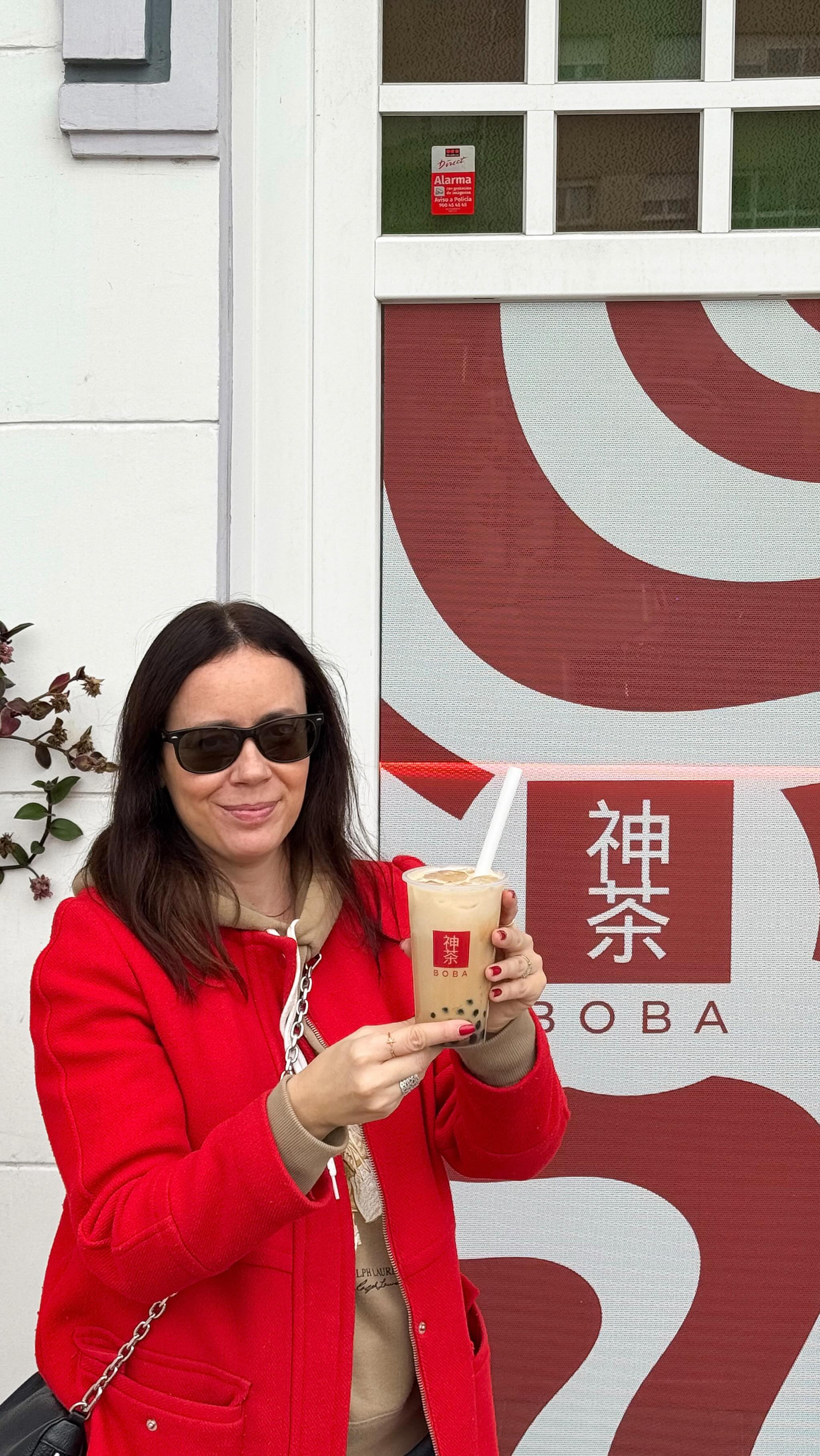 Nuevo local de bebidas asiáticas en Santa Cruz: @boba.oleiros 神茶  
Bubble tea, café de especialidad y bebidas calientes para llevar y perfectas para pasear por la zona. Y si te entra el hambre, también puedes pedirte uno de sus gofres.  
 
Si aún no lo conocéis, os recomiendo mucho que paséis a descubrirlo 😉  
 
📍Avda. Concepción Arenal 37 
 Santa Cruz, Oleiros 
🥤Solo take away 
 
#planescoruña
#coruñasemueve
#coruña coruña 
*Publi / AD