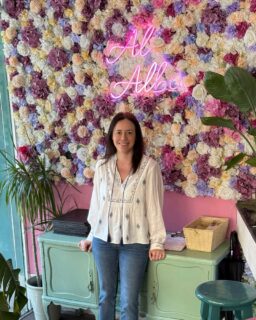 Ayer entre Sigüeiro y Santiago: 

Fotos 1-5: 
Probando la carta de @al_alba_restobar en Sigüeiro.
Mis favoritos la tabla de quesos y las croquetas de boletus (*invitación)

Fotos 6-9
Café y tarta de queso con manzana y canela riquísimas en @grupoadelia 

Fotos 10-13 
De paseo por Santiago