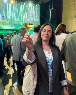 Vinos, jamón y momentos de este fin de semana: en la presentación en Santiago de Primavera de Portas Abertas de las Rutas dos Viños de Galicia de @turismodegalicia y en la Jamonería La Leonesa 😋