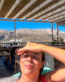 Unos días en @vigla_hotel_amorgos, en Tholaria, uno de los pueblos del norte de Amorgos 🩵

Un hotel tranquilo, rodeado del paisaje de la isla y con ese ritmo lento que sienta tan bien en las Cícladas.